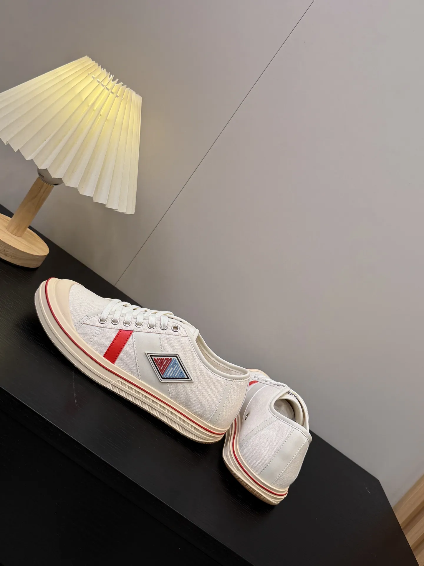 👟👟Ex-factory price 460👟👟 (Men's size +1️⃣0️⃣) BVOrbit's latest 2025 catwalk model, developed 1:1 from the original board, classic color matching elements! This is the biggest highlight of this shoe, eye-catching but not exaggerated design, super cool for daily use, super versatile whether paired with pants, sweaters or skirts, looks good no matter how you wear it, the more you look at it, the more you like it ❗️ Outsole: Original outsole color: 5 colors code number: female 35-40 male 39-44